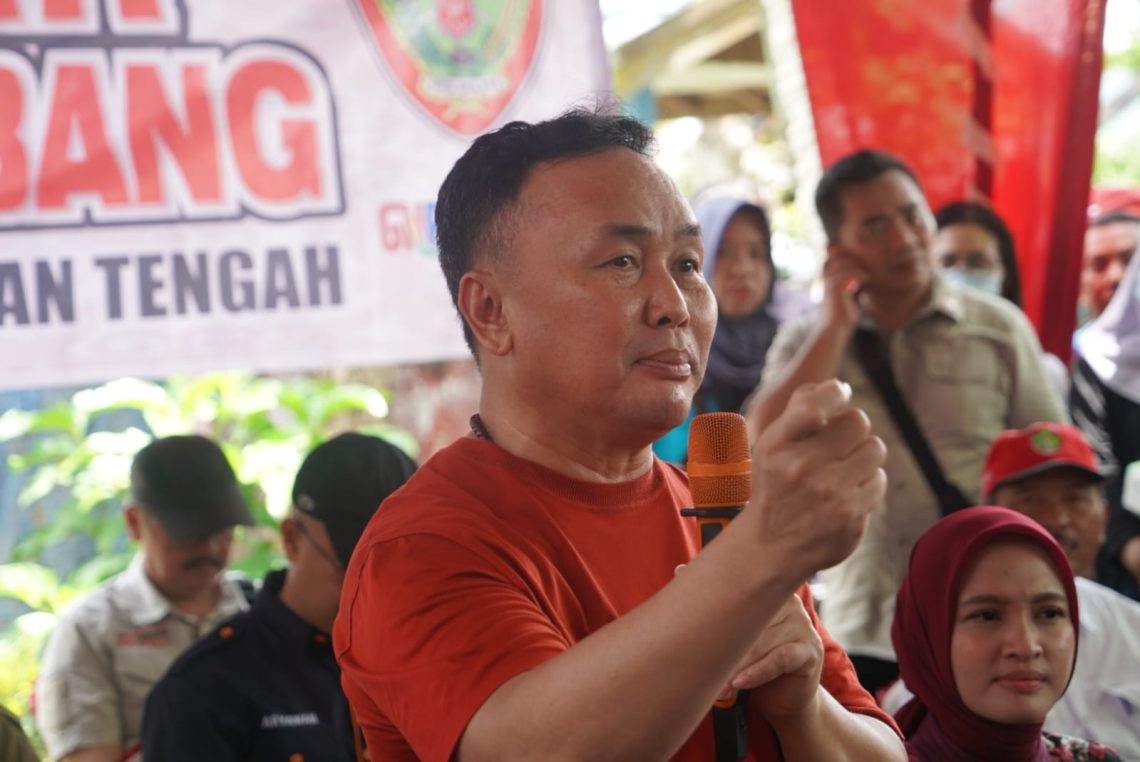 Gubernur Kalteng Sugianto Sabran saat menyampaikan sambutan di lokasi Pasar Penyeimbang pada Kantor Camat Baamang Sampit