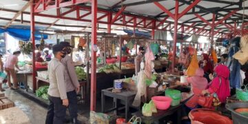 Polsek Seruyan Hilir Gelar Operasi Yustisi Penerapan Prokes di Pasar Saik