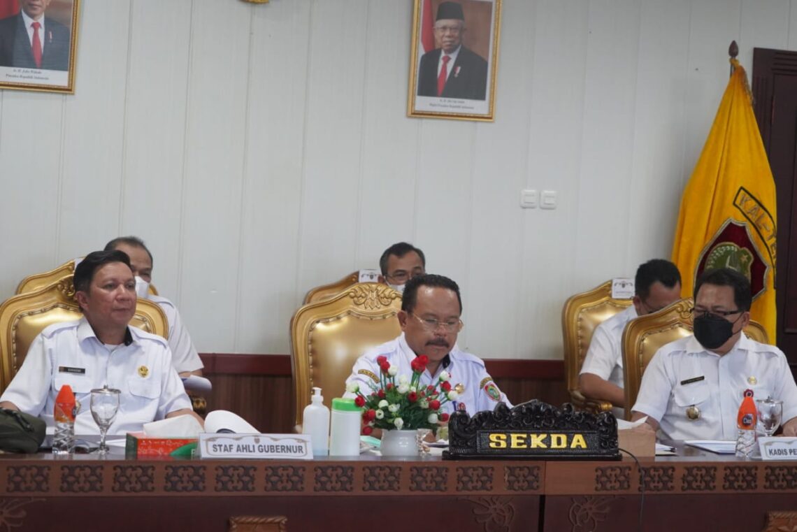 Sekretaris Daerah Prov. Kalteng H. Nuryakin saat menghadiri secara virtual Rapat Kerja BLUD DPD RI dari Ruang Rapat Bajakah