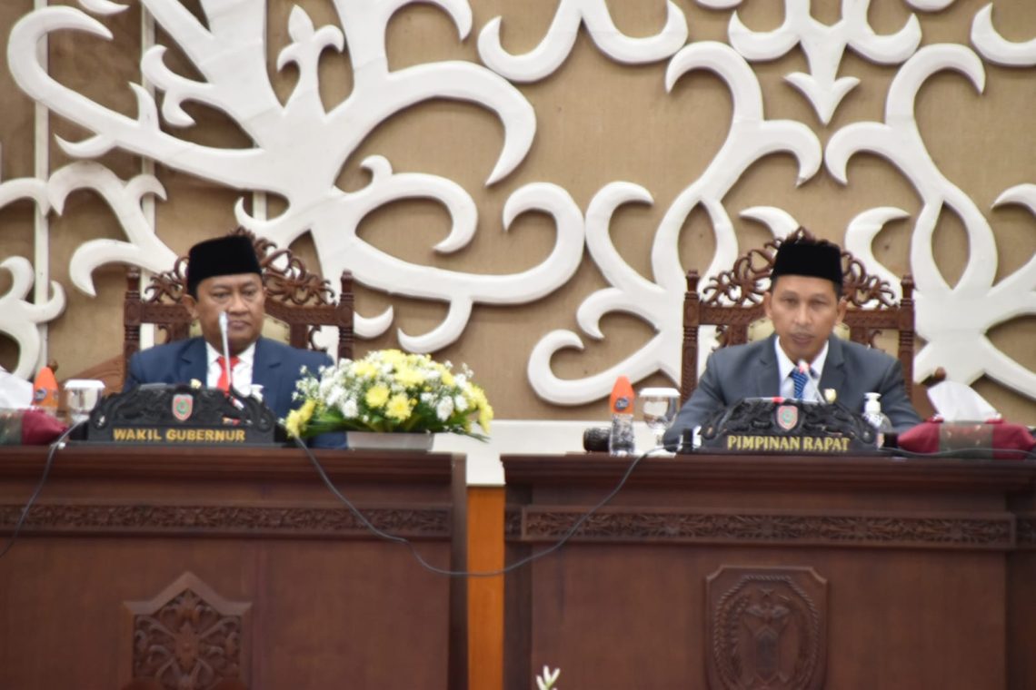 Wakil Gubernur Kalteng H. Edy Pratowo saat menghadiri Rapat Paripurna ke-11 Masa Persidangan II Tahun Sidang 2023