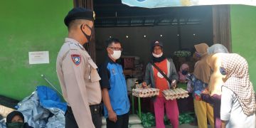 Personel Polsek Sebangau Kuala Amankan Kegiatan Penyaluran BPNT 