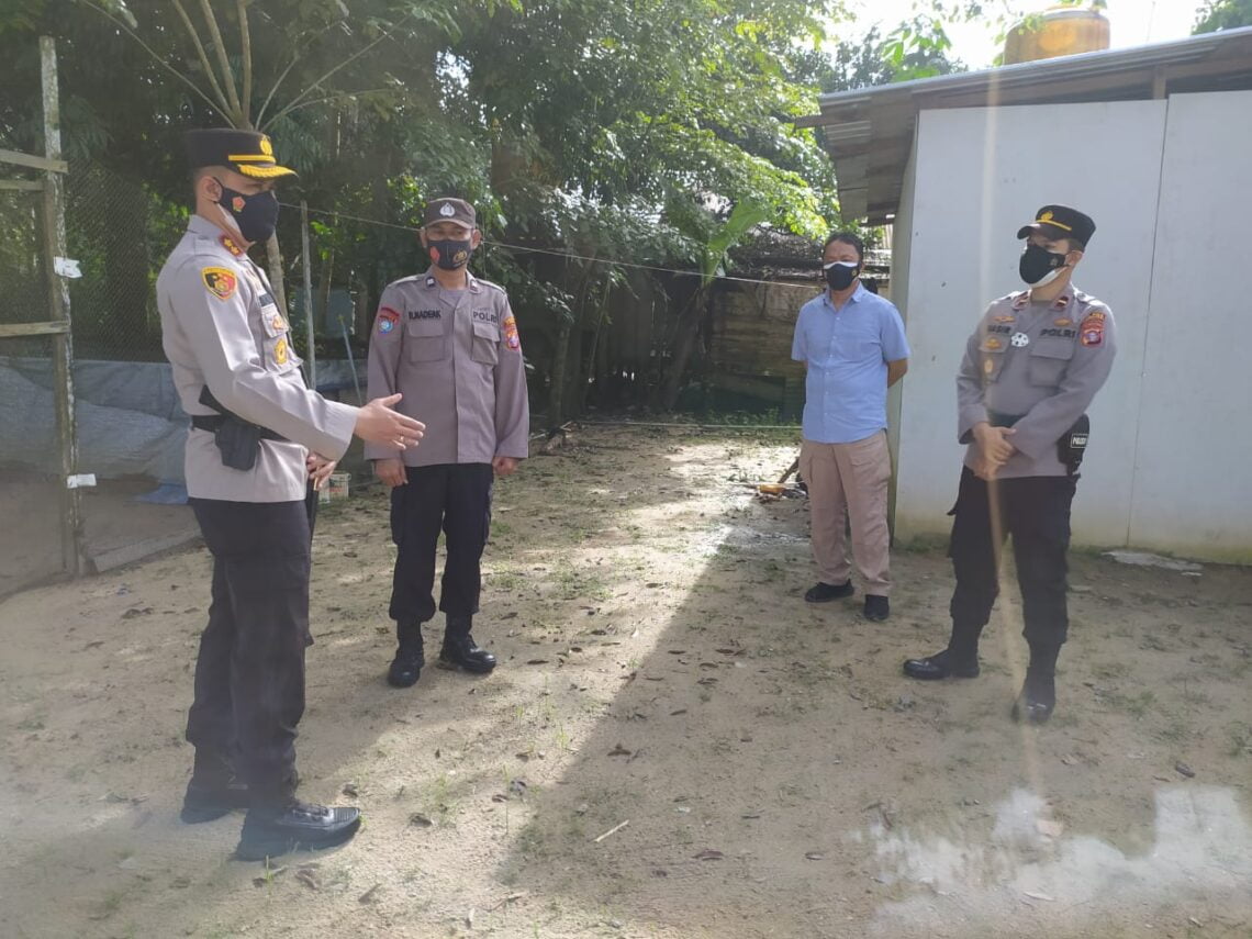 Kapolres Seruyan AKBP Bayu Wicaksono, S.H., S.I.K., M.Si., memberikan arahan kepada ka Polsek Hanau dan Ka Pospol Danau Seluluk, Kamis (16/09/2021). Foto : Tbn