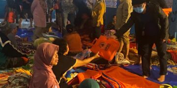 Gubernur Sugianto Sabran Cek Tenda Pengungsian Warga Terdampak Banjir