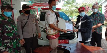 Polsek Danau Sembuluh Amankan Jalannya Bantuan Ambulans dari Bupati Seruyan