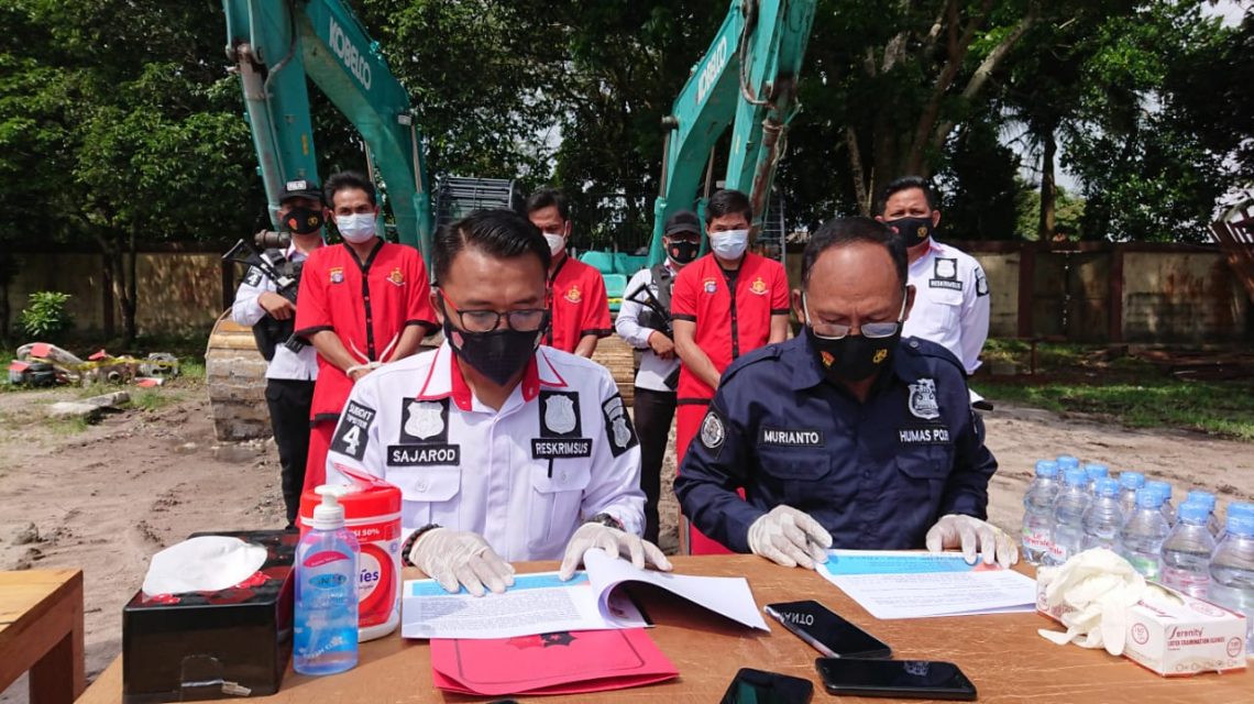 Direktorat Reserse Kriminal Khusus Subdit IV Polda Kalimantan Tengah berhasil mengamankan tiga pelaku penambangan emas tanpa izin atau Illegal mining di wilayah Kabupaten Kapuas, beberapa waktu lalu. Foto : ari