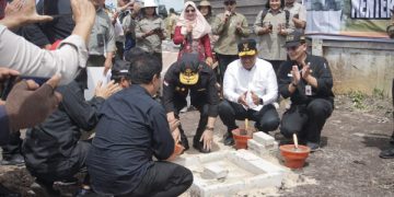 Wagub Kalteng Bersama Mentan Letakan Batu Pertama Pembangunan RMU Modern di Desa Bentuk Jaya A5 Dadahup Kapuas