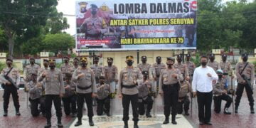 Kapolres Seruyan Berikan Reward Kepada Anggota yang Berprestasi