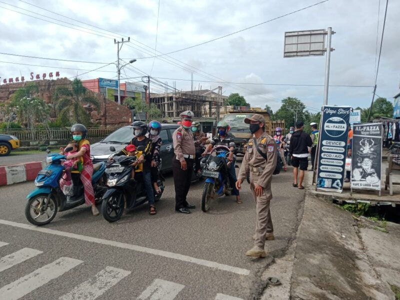 Operasi Yustisi digelar tim gabungan di Puruk Cahu, Sabtu (17/7/2021). Foto : Kpl