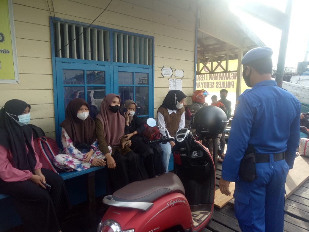 Personil Satpolairud Polres Seruyan Laksanakan Polmas, Sabtu (17/7/2021). Foto : Tbn