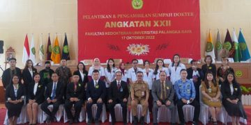 Sahli Herson B. Aden Hadiri Pelantikan dan Pengambilan Sumpah Dokter Fakultas Kedokteran UPR