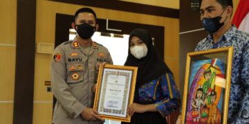 Kapolres Seruyan Pimpin Penyerahan Hadiah Lomba Melukis Hari Pahlawan