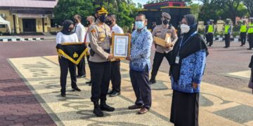 Kapolres Seruyan Pimpin Upacara Pemberian Reward Personel Berprestasi