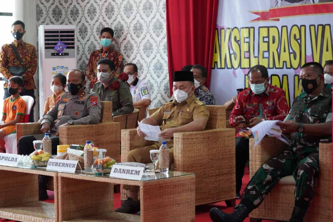 Gubernur Kalteng saat menghadiri Akselarasi Vaksinasi Serentak di Mapolresta Palangka Raya