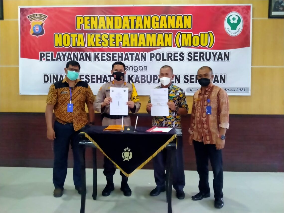 Penandatanganan Nota Kesepahaman (MoU) Pelayanan Kesehatan Polres Seruyan dengan Dinas Kesehatan Kabupaten Seruyan dilaksanakan di Aula Patriatama Polres Seruyan Jalan A Yani Kuala Pembuang Kabupaten Seruyan Provinsi Kalteng, Kamis (18/3/2021) siang. Foto : Tbn