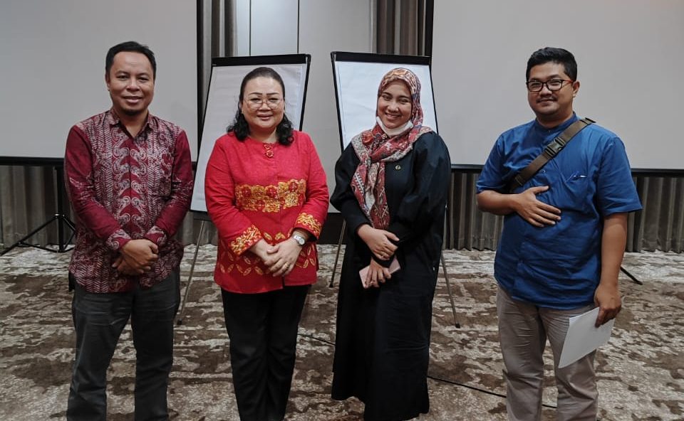 Kepala Perwakilan BKKBN Provinsi Kalimantan Tengah, dr. Jeanny Y. Winokan, MAP melakukan pendampingan Tim Pengusul Universitas Muhammadiyah Palangkaraya, Kalimantan Tengah di Surabaya. Foto : Ist