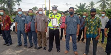 Personil Sat Lantas Polres Seruyan Sosialisasi Maklumat Larangan Karhutla Kapolda Kalteng