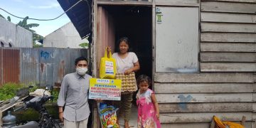 Ibu Enam Anak Ini Terharu Dibantu Paket Sembako