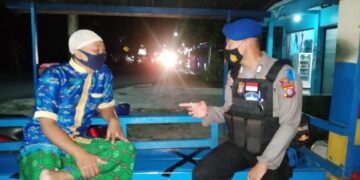 Personel Satpolairud Polres Seruyan Ajak Masyarakat Taati Protokol Kesehatan