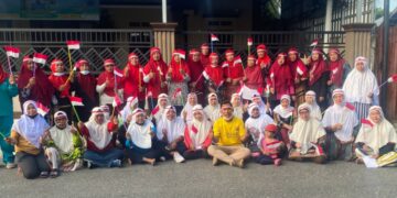 Emak-emak Lansia Semarakkan HUT ke-77 RI dengan Acara Sederhana