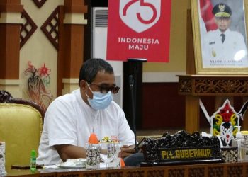 Plt. Gubernur Habib Ismail Hadiri Rakornas Pengadaan Barang/Jasa Secara Virtual