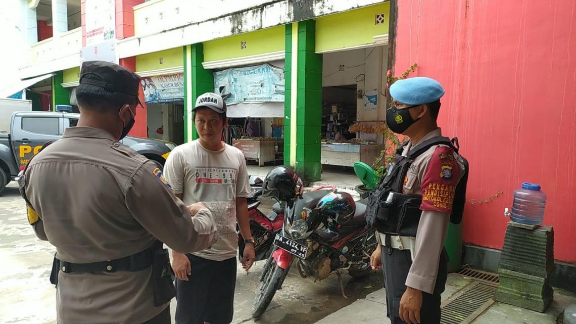 Tim Yustisi Polres Seruyan sasar Pasar Saik dan menegur warga yang tak memakai masker, Selasa (19/1/2021). Foto : Tbn