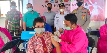 Polsek Danau Sembuluh Pantau Pelaksanaan Vaksinasi