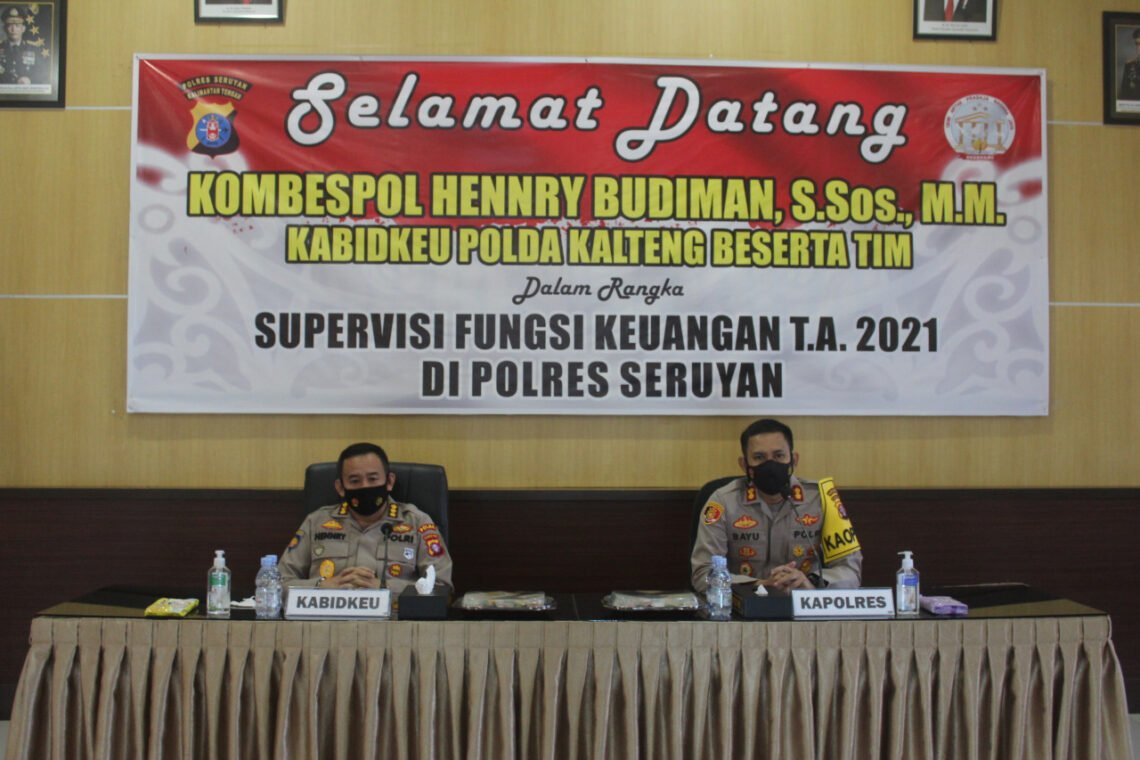 Kapolres Seruyan AKBP Bayu Wicaksono, S.H., S.I.K., M. Si  menyambut tim Supervisi dan Asistensi Bidang Keuangan Dari Team Bidang Keuangan (Bidkeu) Polda Kalteng di Aula Patriatan 95 Polres Seruyan, Jumat (19/03/2021). Foto : Tbn