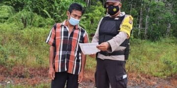 Personel Polsek Seruyan Tengah Melakukan Sosialisasi Terkait Illegal Logging