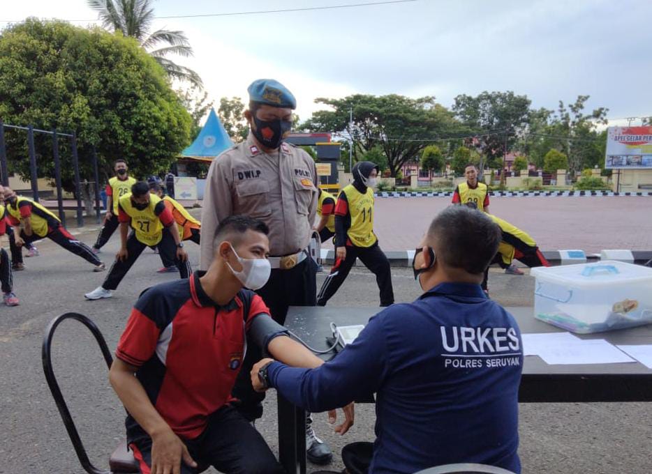 Polres Seruyan melaksanakan Tes Kesamaptaan Jasmani (TKJ) periode semester ke-I TA. 2021 bertempat di halaman Mako Polres Seruyan, Jumat (19/3/2021). Foto : Tbn