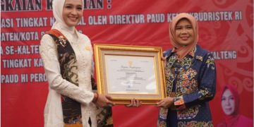 Ivo Sugianto Raih Penghargaan Apresiasi Bunda PAUD Tingkat Nasional Tahun 2021