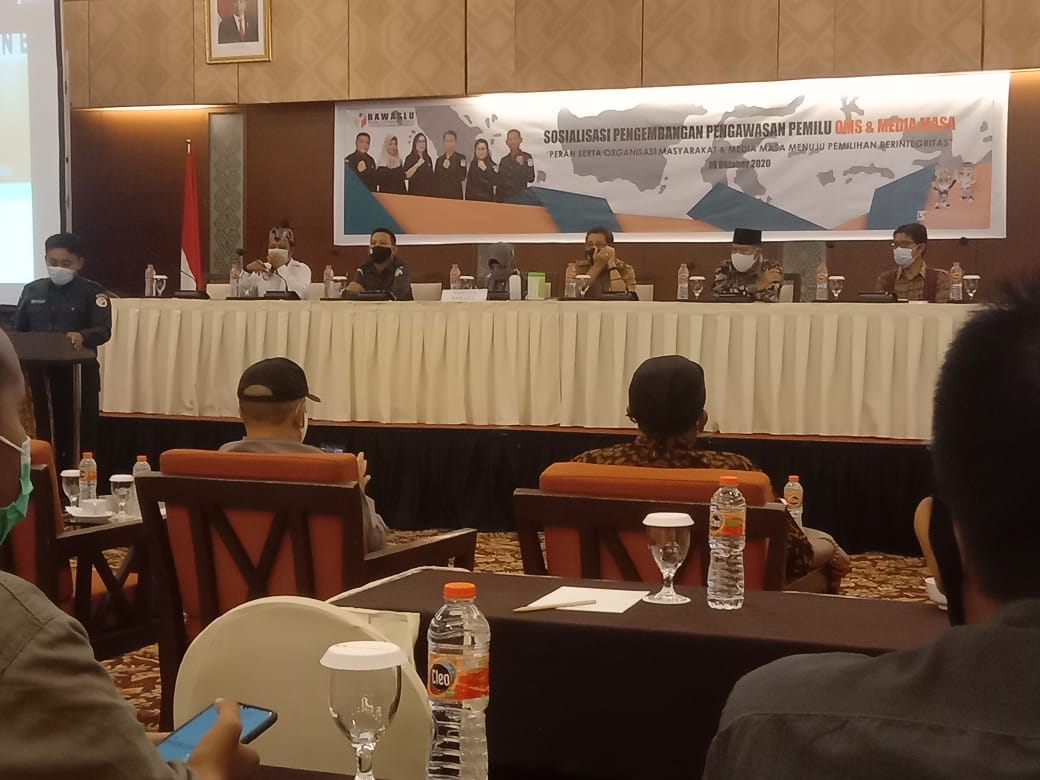 kegiatan sosialisasi Pengembangan Pengawasan Pemilu OMS dan media masa, di Swiss Belhotel Danum, Senin (19/10/2020). Foto : syah