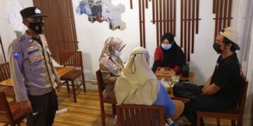 Sat Binmas Polres Seruyan Sampaikan Kamtibmas dan Prokes ke Warga
