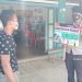 Gunakan Papan Portabel, Briptu Rahmat Hidayat Aktif Sosialisasikan Prokes