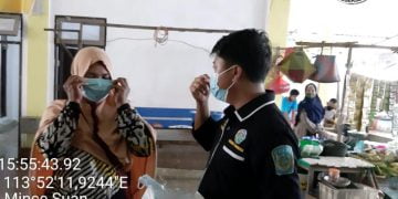 Bagikan Masker Gratis, Satresnarkoba Polres Gumas Tuai Apresiasi Masyarakat