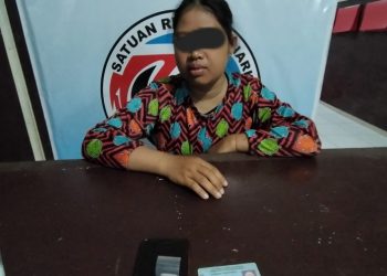 Terkejut Didatangi Polisi Tengah Malam, Ternyata Ibu Rumah Tangga ini Simpan Sabu di Kamar Mandi