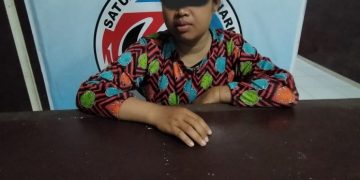 Terkejut Didatangi Polisi Tengah Malam, Ternyata Ibu Rumah Tangga ini Simpan Sabu di Kamar Mandi