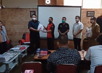 KONI Kalteng Serahkan Bantuan Kemenpora ke KONI Kabupaten/Kota se-Kalteng