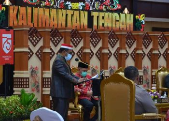 Plt. Gubernur Kalteng Serahkan DIPA dan TKDD 13 Kabupaten dan 1 Kota Tahun 2021