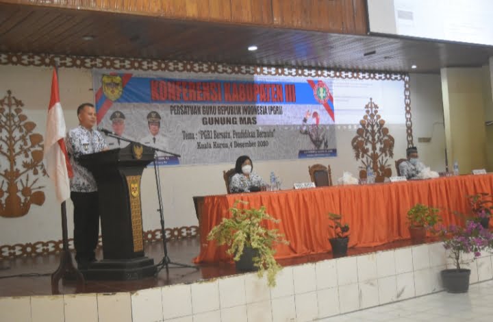 Bupati Gunung Mas, Jaya S. Monong saat menyampaikan pidatonya. FOTO : mmc kalteng.