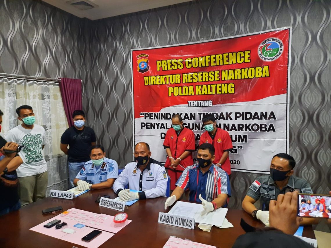 Kabidhumas Kombes Pol Hendra Rochmawan, S.I.K., M.H., saat memberikan pers rilis. FOTO ; tbn.