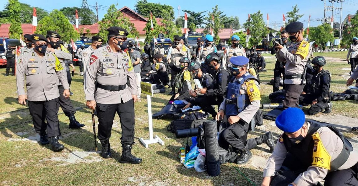 Kapolda Kalteng Irjen Pol. Dr. Dedi Prasetyo, M.Hum., M.Si., M.M., saat melakukan pengecekan. FOTO : tbn.