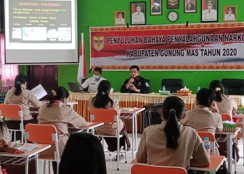 Sambangi SMAN 1 Sepang Simin, Polres Gumas Sosialisasi Bahaya Narkotika