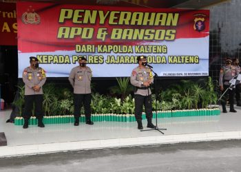 Kapolda Kalteng Pimpin Gelar Apel Penyerahan Alat Pelindung Diri