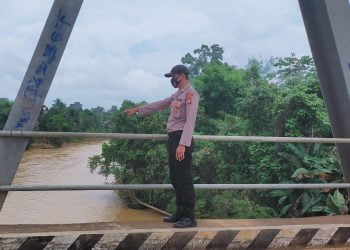 Antisipasi Banjir, Polsek Kahut Cek Debit DAS Kahayan