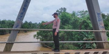 Antisipasi Banjir, Polsek Kahut Cek Debit DAS Kahayan