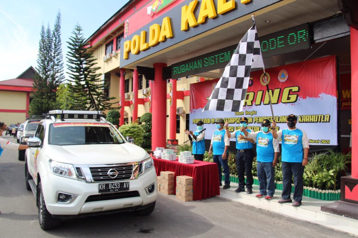 Kapolda Kalteng Irjen Pol. Dr. Dedi Prasetyo, M.Hum., M.Si., M.M., melepas tim touring siaga karhutla yang bertempat di Lobi Mapolda Kalteng, Sabtu (13/04/2021) pukul 08.00 WIB.