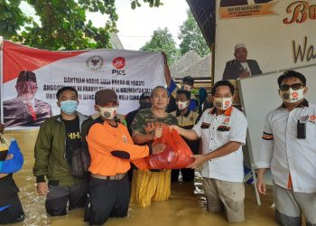 Relawan PKS Kalteng Bantu Warga Terdampak Banjir di Kalsel