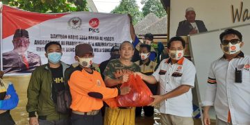 Relawan PKS Kalteng Bantu Warga Terdampak Banjir di Kalsel