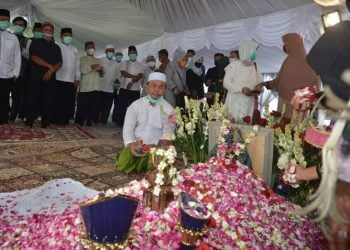 Sekdaprov Fahrizal Fitri : Pemprov dan Masyarakat Kalteng Turut Berduka Atas Wafatnya Ayahanda Sugianto Sabran