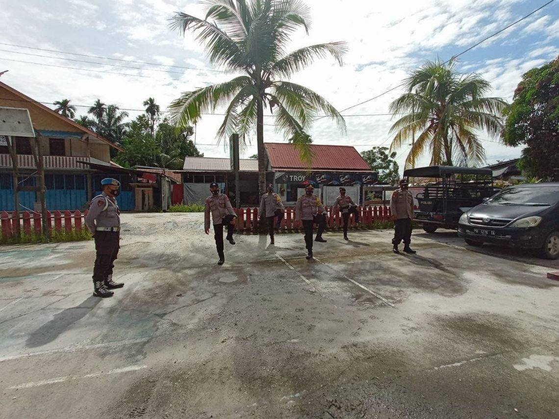 Jajaran Polsek Sepang, Polres Gunung Mas, Polda Kalimantan Tengah saat melakukan senam AW S3 di halaman Mapolsek Sepang. FOTO : tbn.